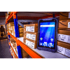 location matériel photo d'une tablette dans un entrepôt posé sur une étagère avec des cartons
