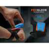 Scanner LEO Proglove photo d'une personne qui installe le produit dans son support à son poignet