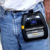 photo produit imprimante mobile ZQ630 en utilisation suspendu sur un jean