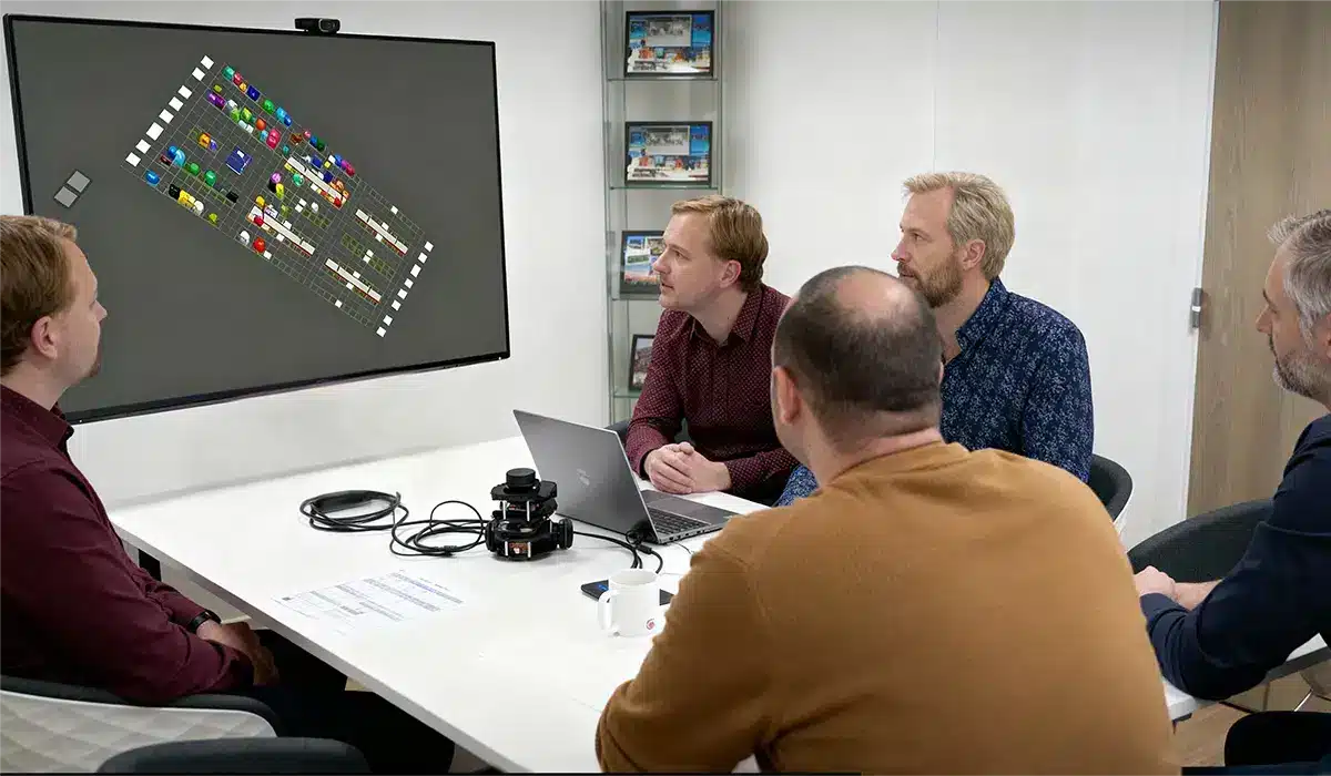 Robots HIK flux tires goods to person