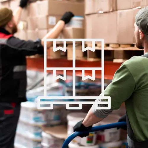 Employés manipulant des palettes de marchandises. Editeur logiciel supply chain.