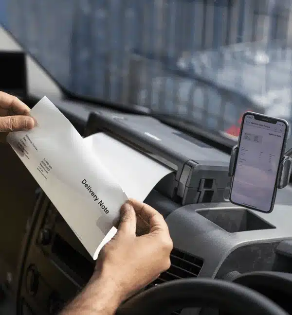 Conducteur avec note de livraison et imprimante mobile Brother PJ883