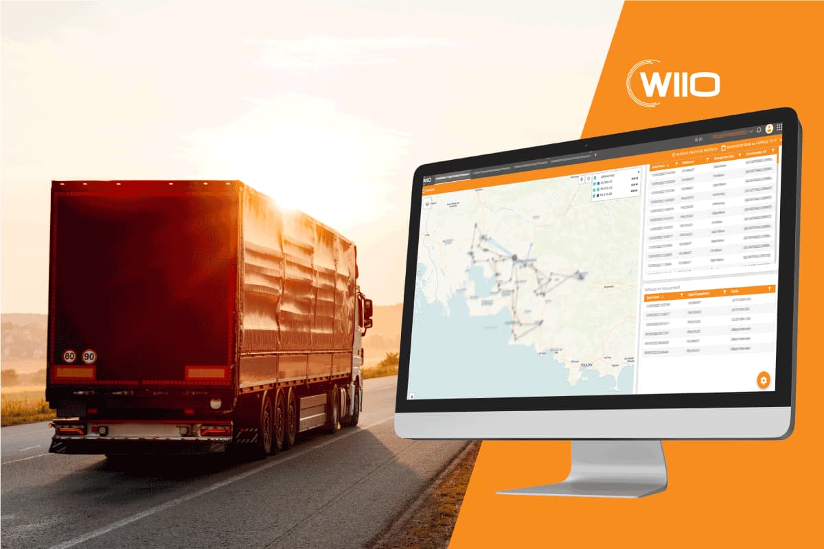 Camion sur route avec logiciel de suivi IoT WIITRACK affiché sur écran.