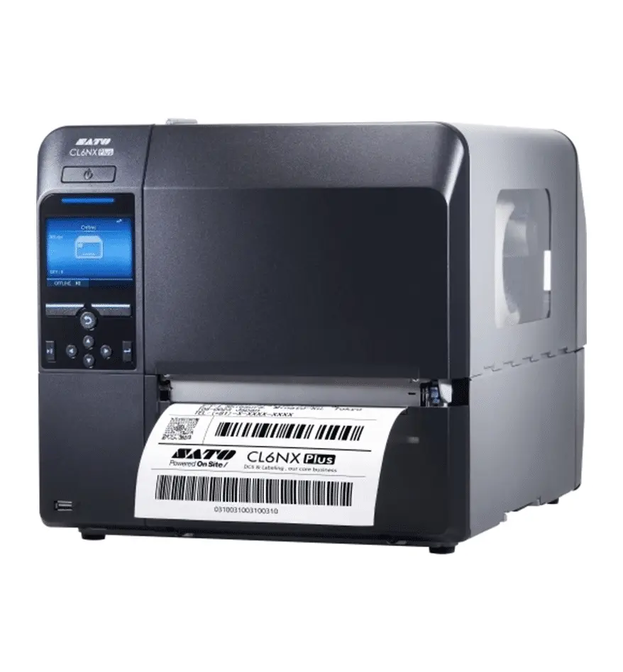 Imprimante industrielle SATO CL6NX Plus imprimant une étiquette. Idéal pour l'étiquetage industriel.