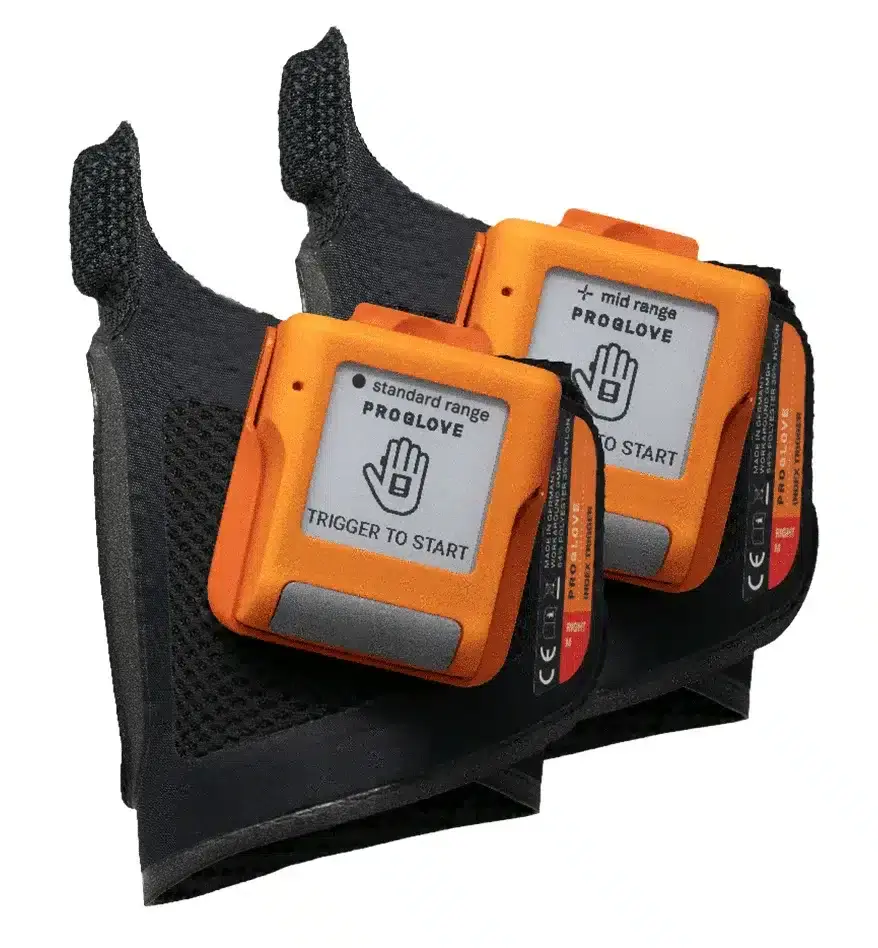 Paire de scanners mains libres Proglove MARK Display orange et noirs.