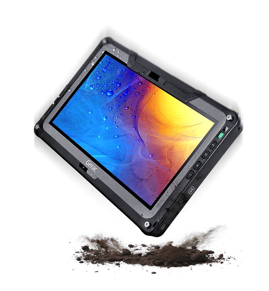 Tablette robuste Getac F110 G6 tombant sur un tas de terre, écran allumé