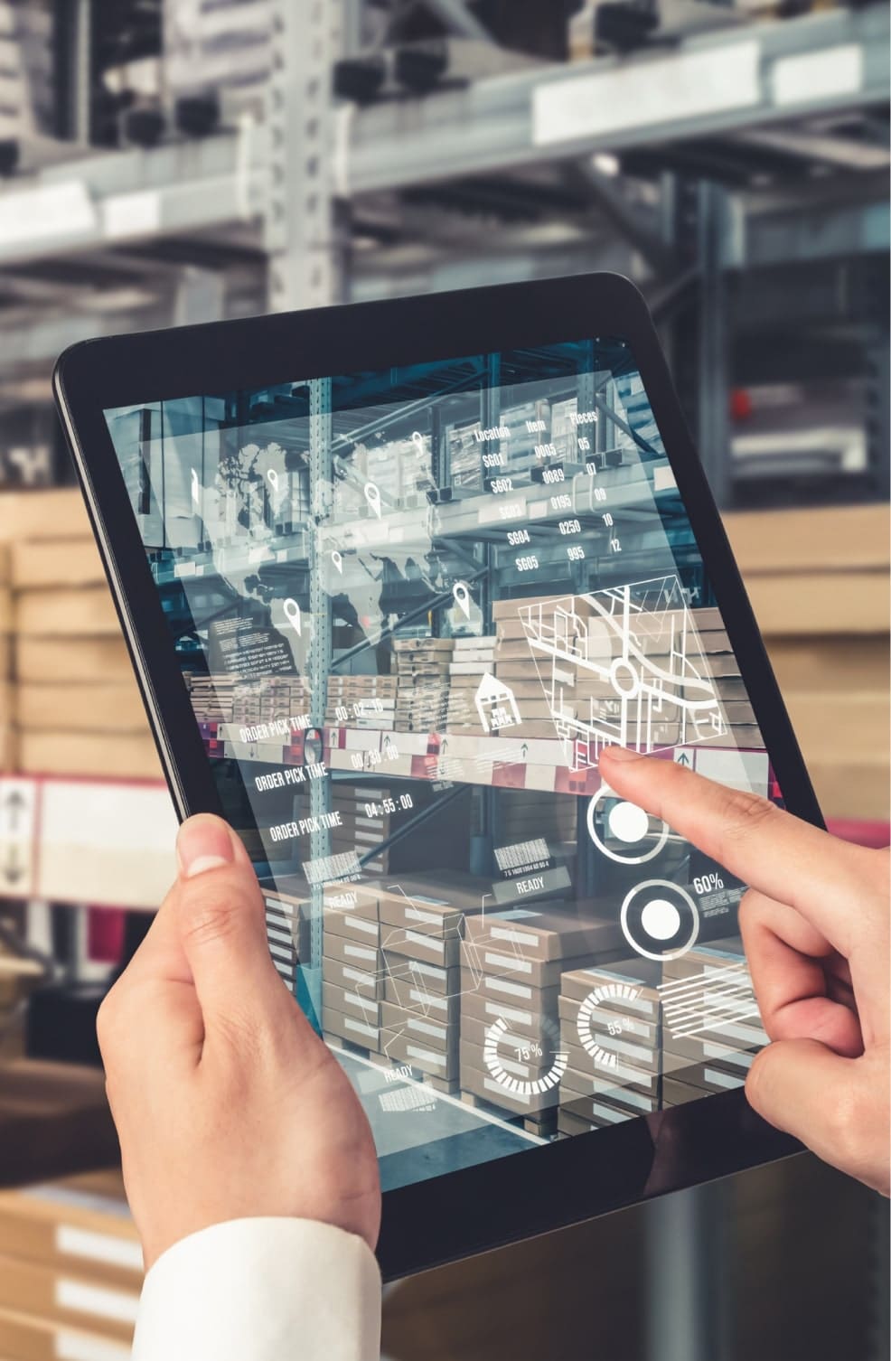 Tablette numérique affichant le pilotage et remontée des KPI dans un entrepôt. Solutions de contrôle qualité.