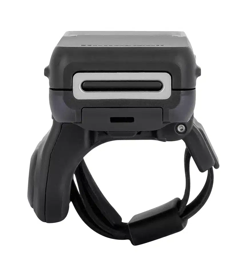 Scanner mains libres Honeywell 8675i porté au poignet, vue de face.