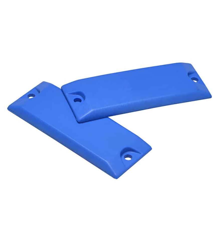 Deux tags durcis RFID bleus, rectangulaires avec trous pour fixation.