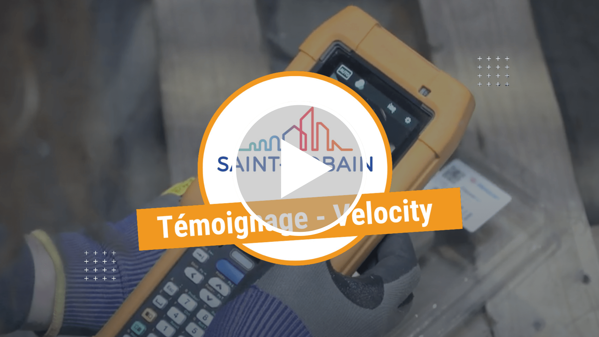 Terminal portable utilisé chez Saint-Gobain Distribution Bâtiment France. Texte: Témoignage - Velocity.