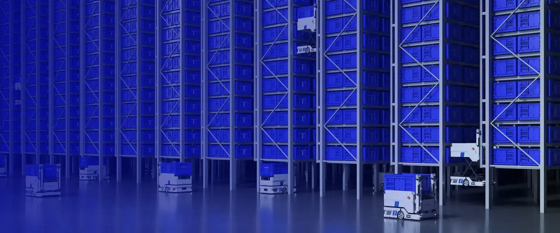 Entrepôt automatisé avec robots "pallet to person" déplaçant des marchandises.