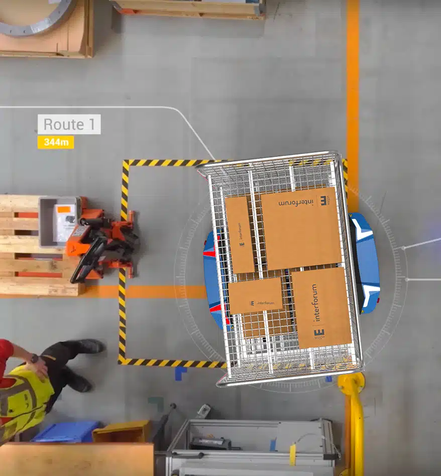 Robot collaboratif IFollow IL1000 transportant des cartons dans un entrepôt.